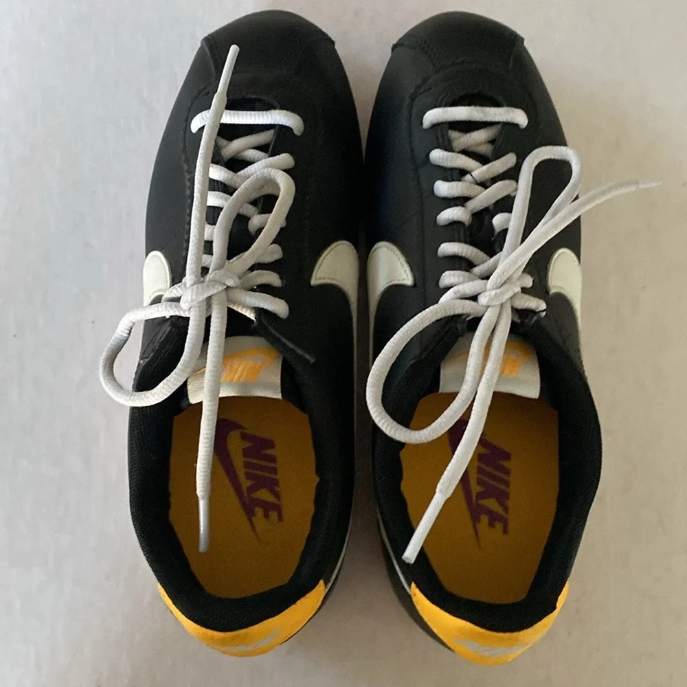 Nike Cortez Women’s Black Sneakers Size 7 US